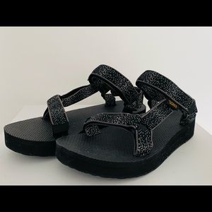 NWOT Teva Constellation Flatform Sandals size 7